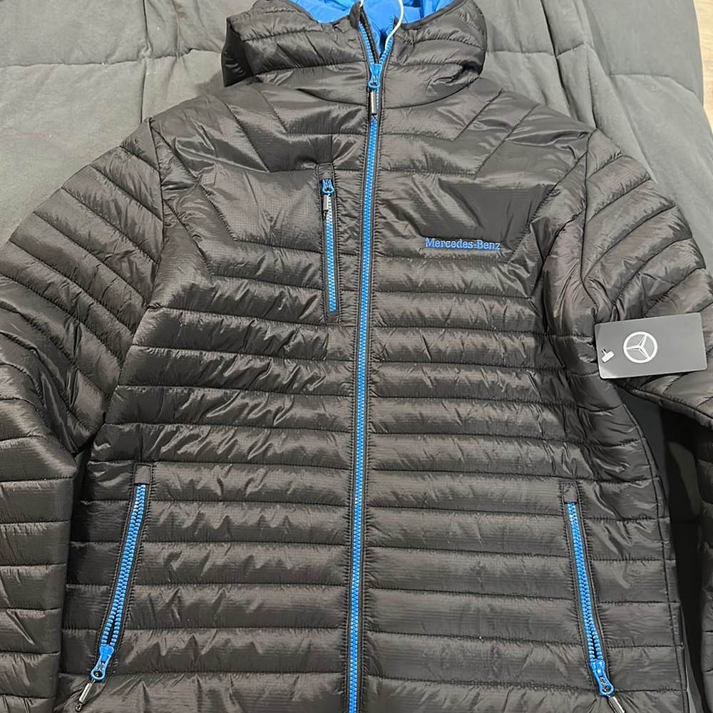 Mercdes Benz Gravity Thermal Hooded Jacket size Large NWT
